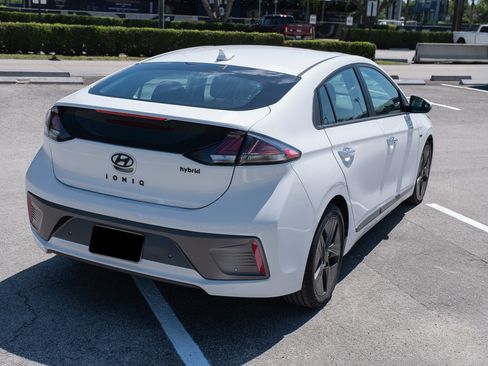 Used 2020 Hyundai Ioniq Limited image 15