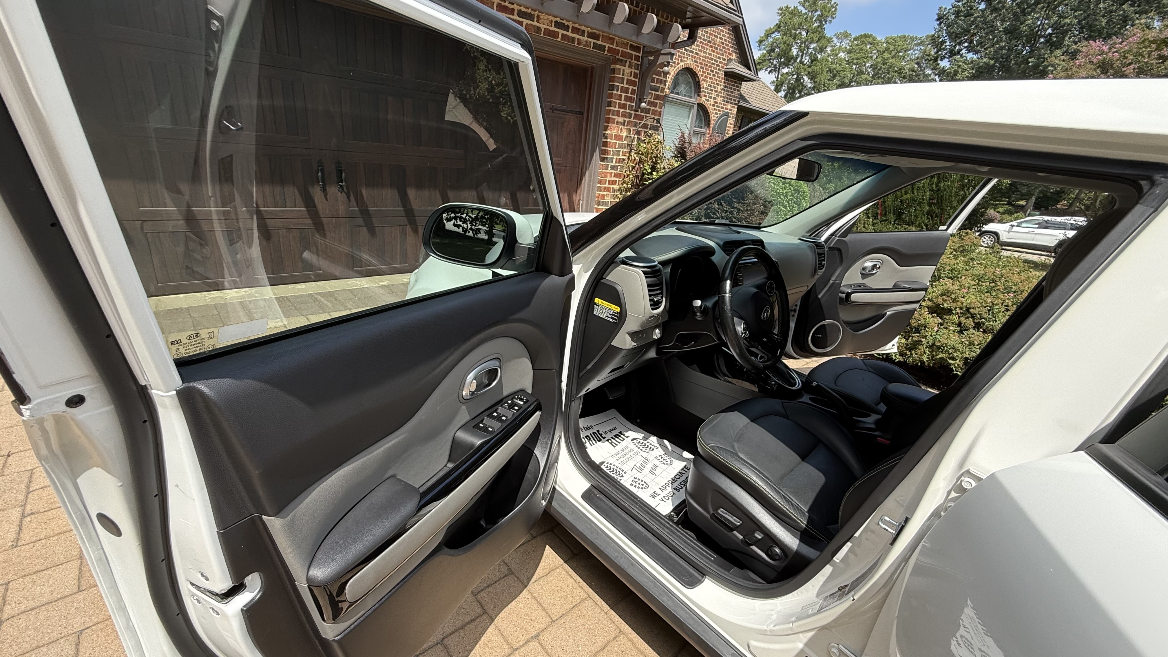 Used 2016 Kia Soul + w/ Primo Package FWD image 24