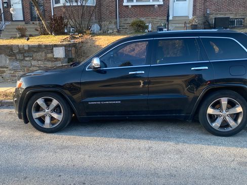 Used 2014 Jeep Grand Cherokee Overland w/ Advanced Technology Group image 5