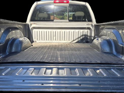 Used 2005 Dodge Ram 2500 Truck SLT image 11