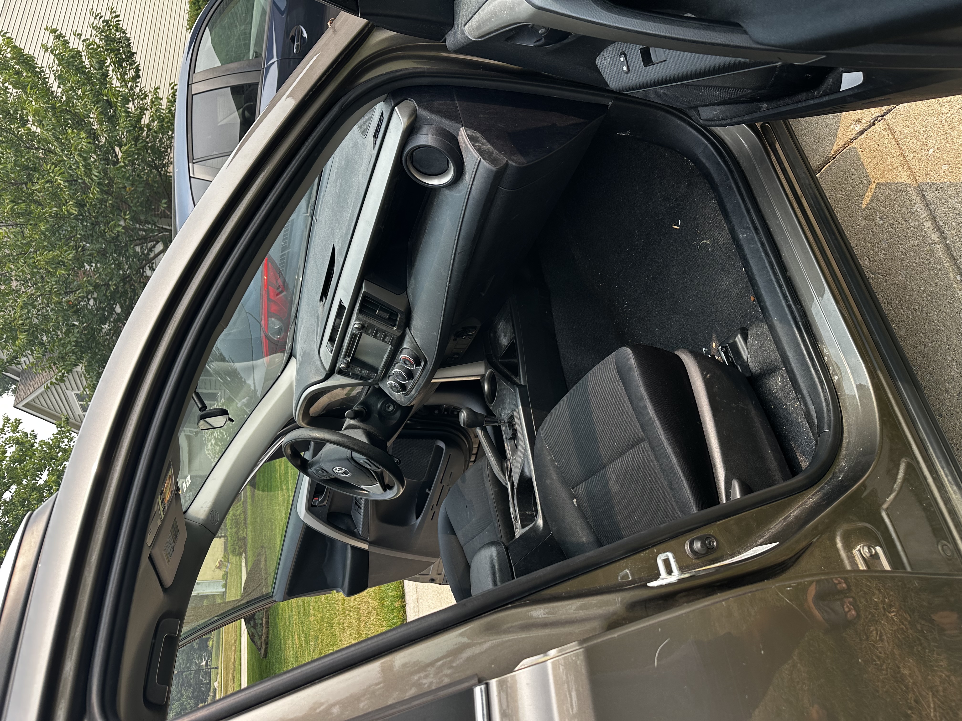 Used 2015 Toyota RAV4 LE FWD image 12
