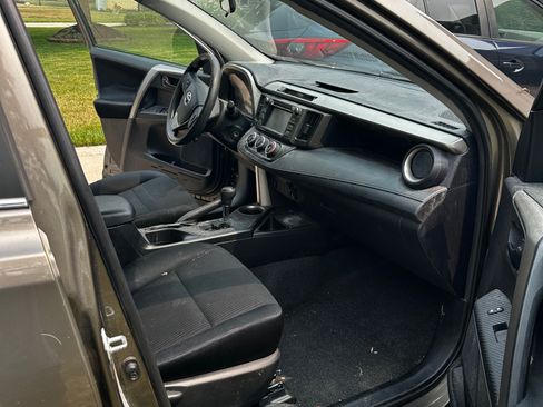 Used 2015 Toyota RAV4 LE FWD image 12