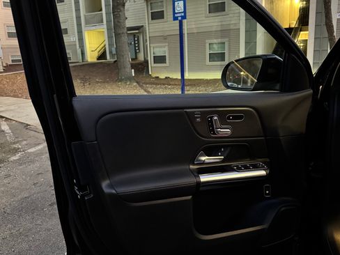 Used 2021 Mercedes-Benz GLA 250 250 4MATIC Sport Utility 4D image 5