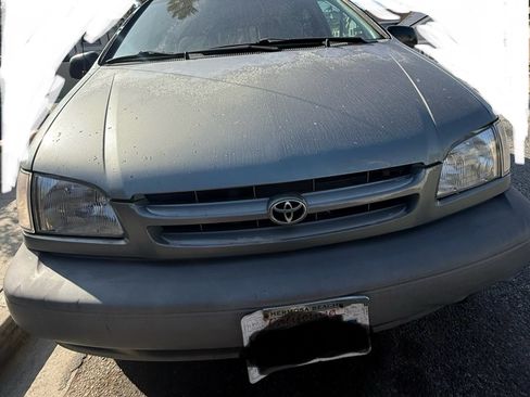 Used 2000 Toyota Sienna LE image 8