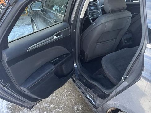 Used 2017 Ford Fusion SE w/ Fusion SE Technology Package image 12