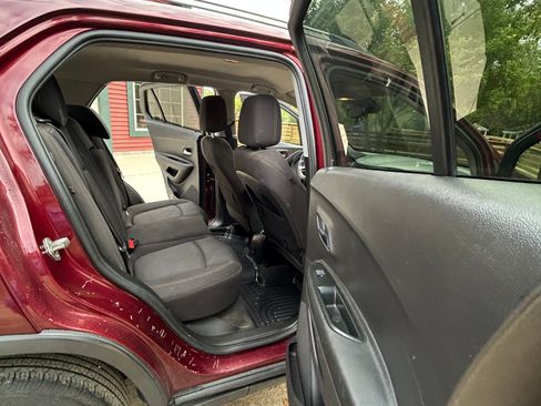 Used 2017 Chevrolet Trax LT image 6
