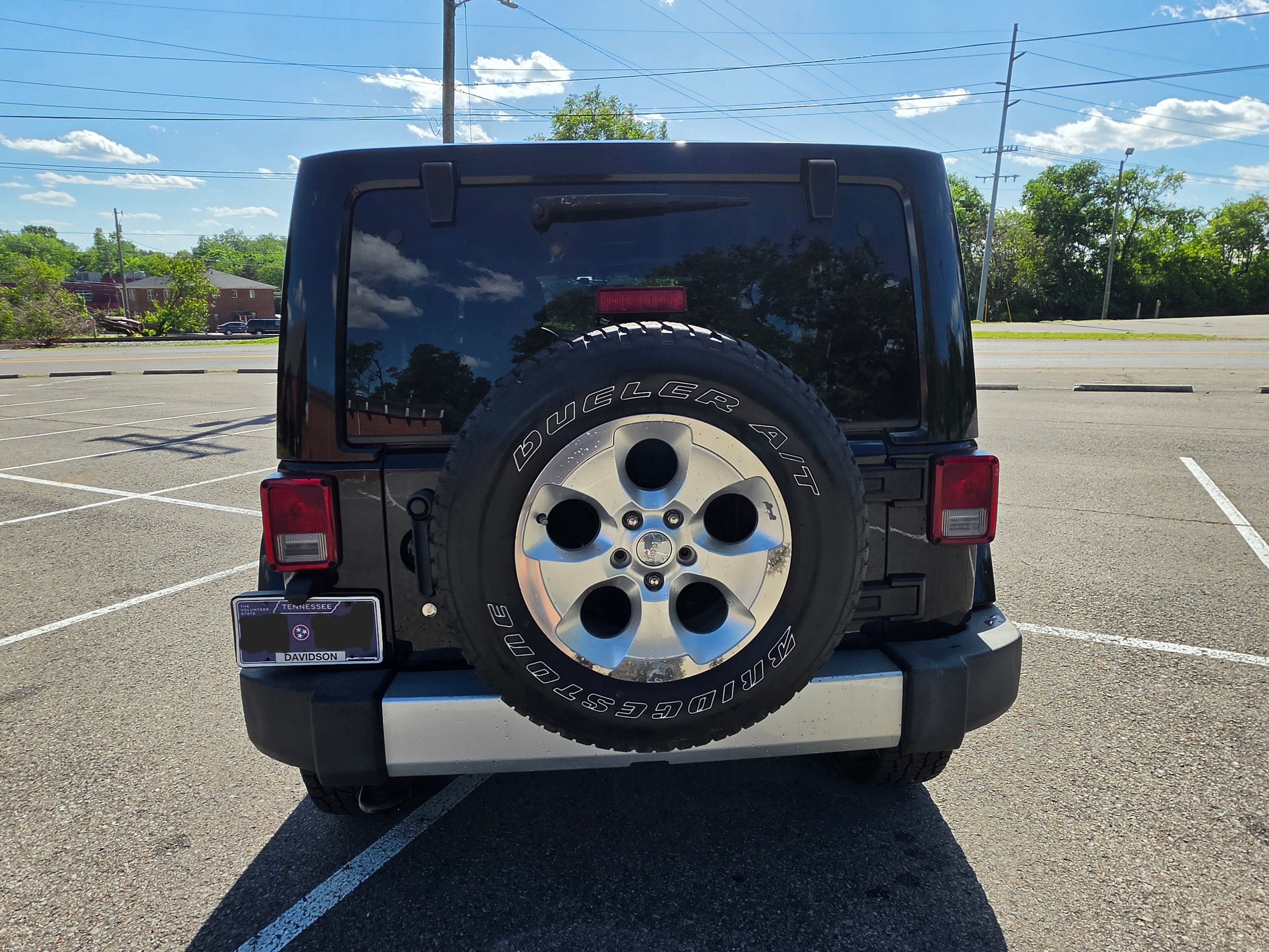 Used 2015 Jeep Wrangler Unlimited Sahara w/ Connectivity Group AWD/4WD image 4