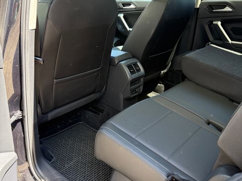 Used 2018 Volkswagen Tiguan SE w/ Panoramic Sunroof Package AWD/4WD image 6