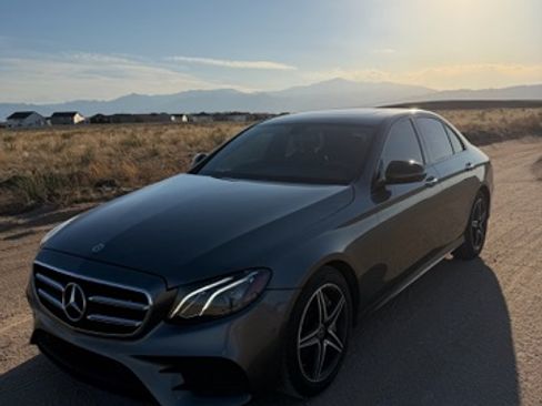 Used 2018 Mercedes-Benz E 400 4MATIC Sedan image 1