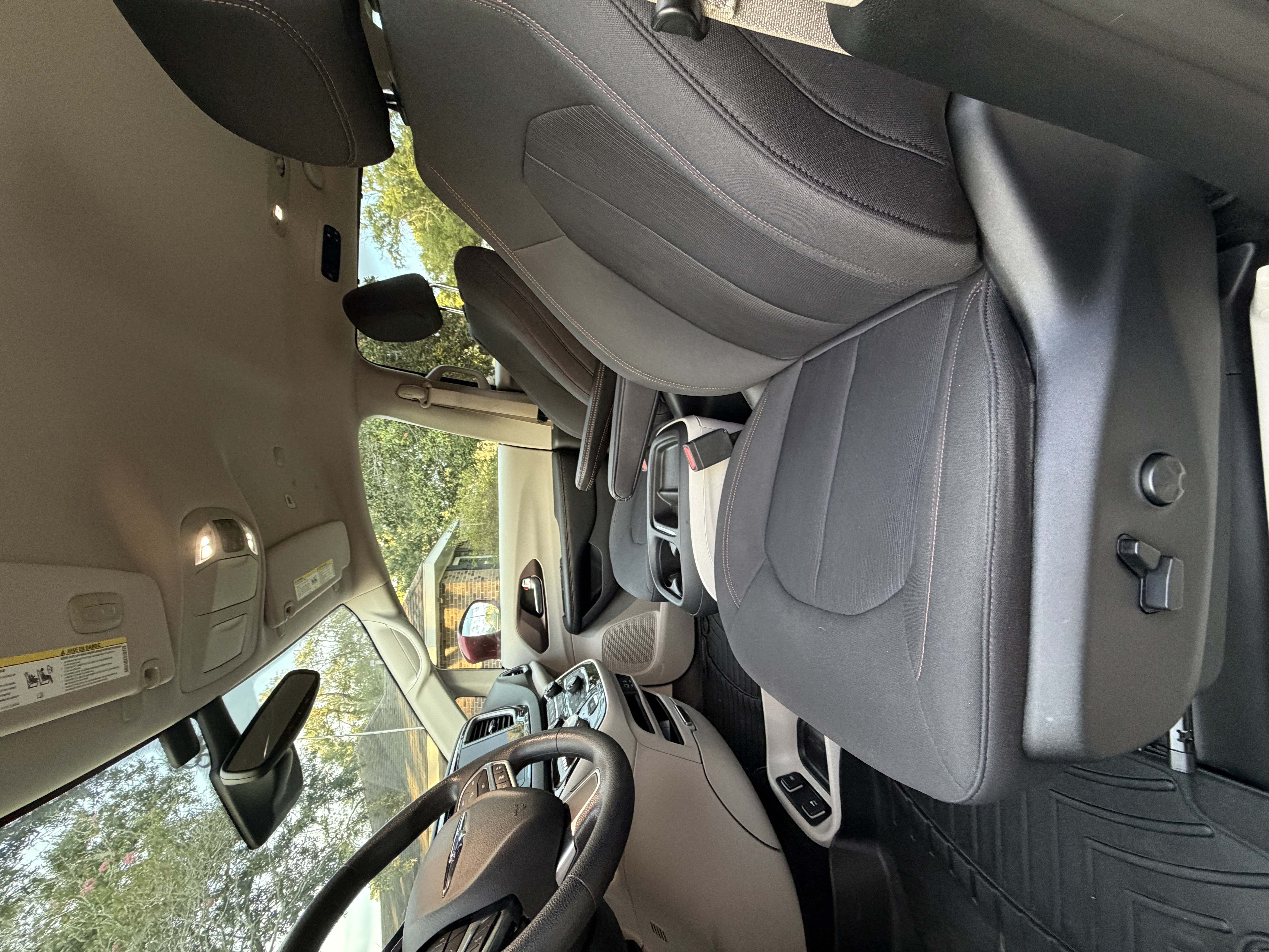 Used 2019 Chrysler Pacifica Touring Plus w/ Advanced Safetytec Group FWD image 12