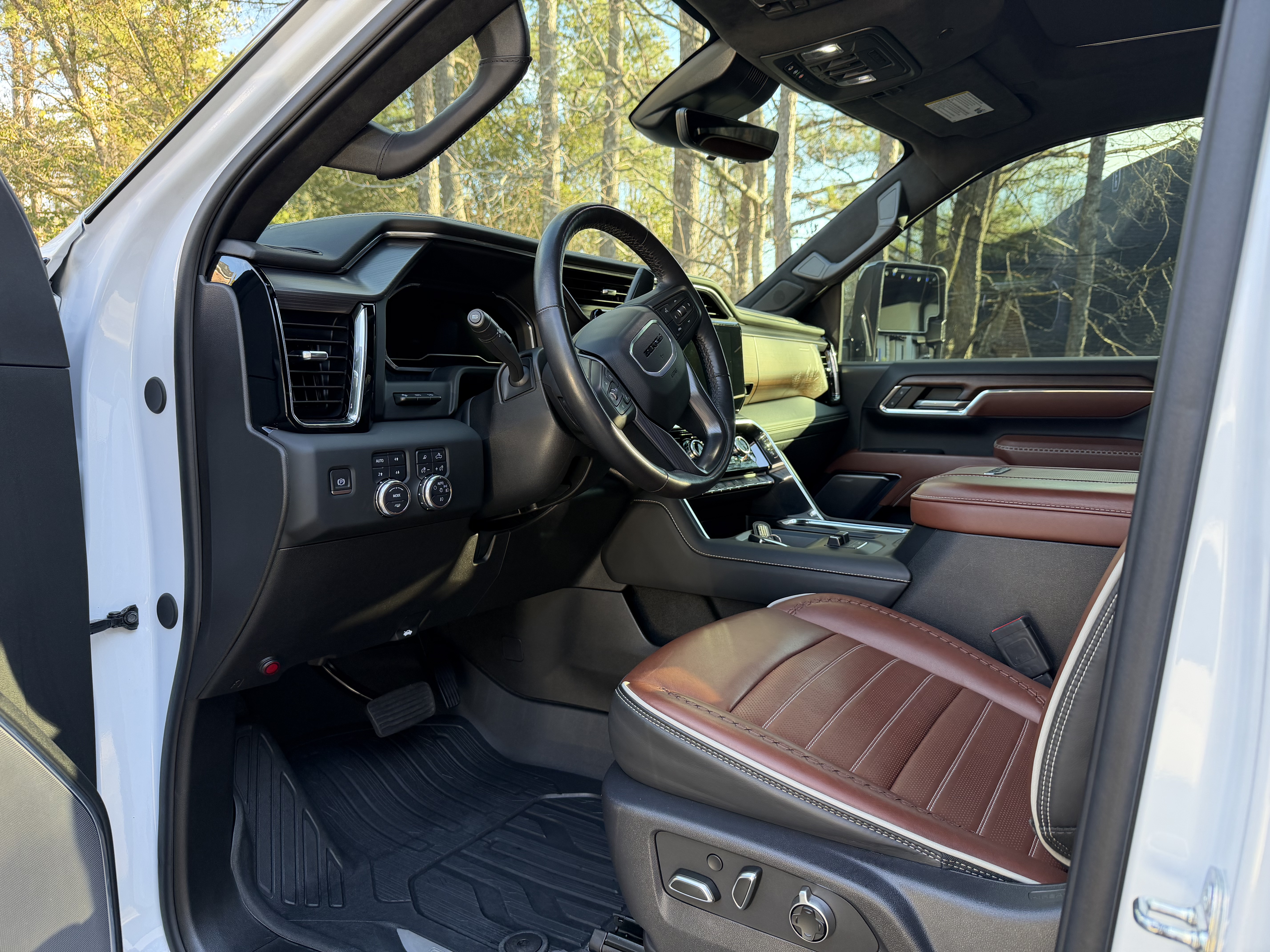 Used 2024 GMC Sierra 2500 Denali Ultimate AWD/4WD image 14