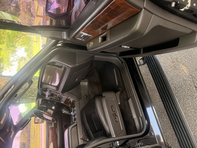 Used 2011 Lincoln Navigator 2WD image 4