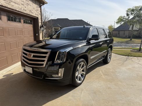Used 2019 Cadillac Escalade Premium Luxury AWD/4WD image 1