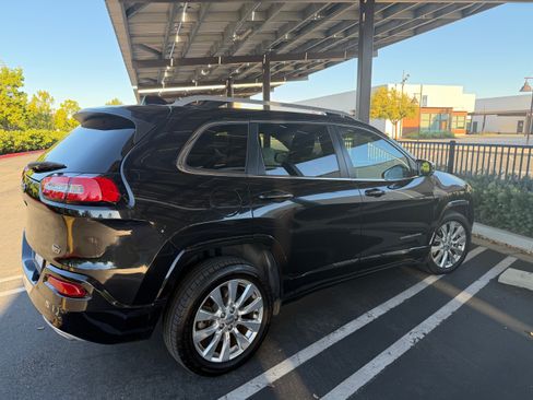 Used 2016 Jeep Cherokee Overland image 8