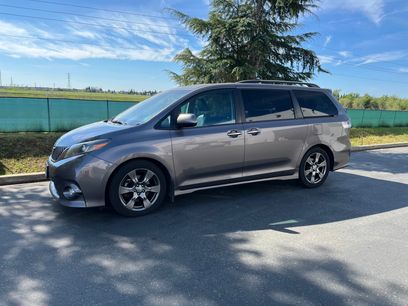 Used 2017 Toyota Sienna SE Premium