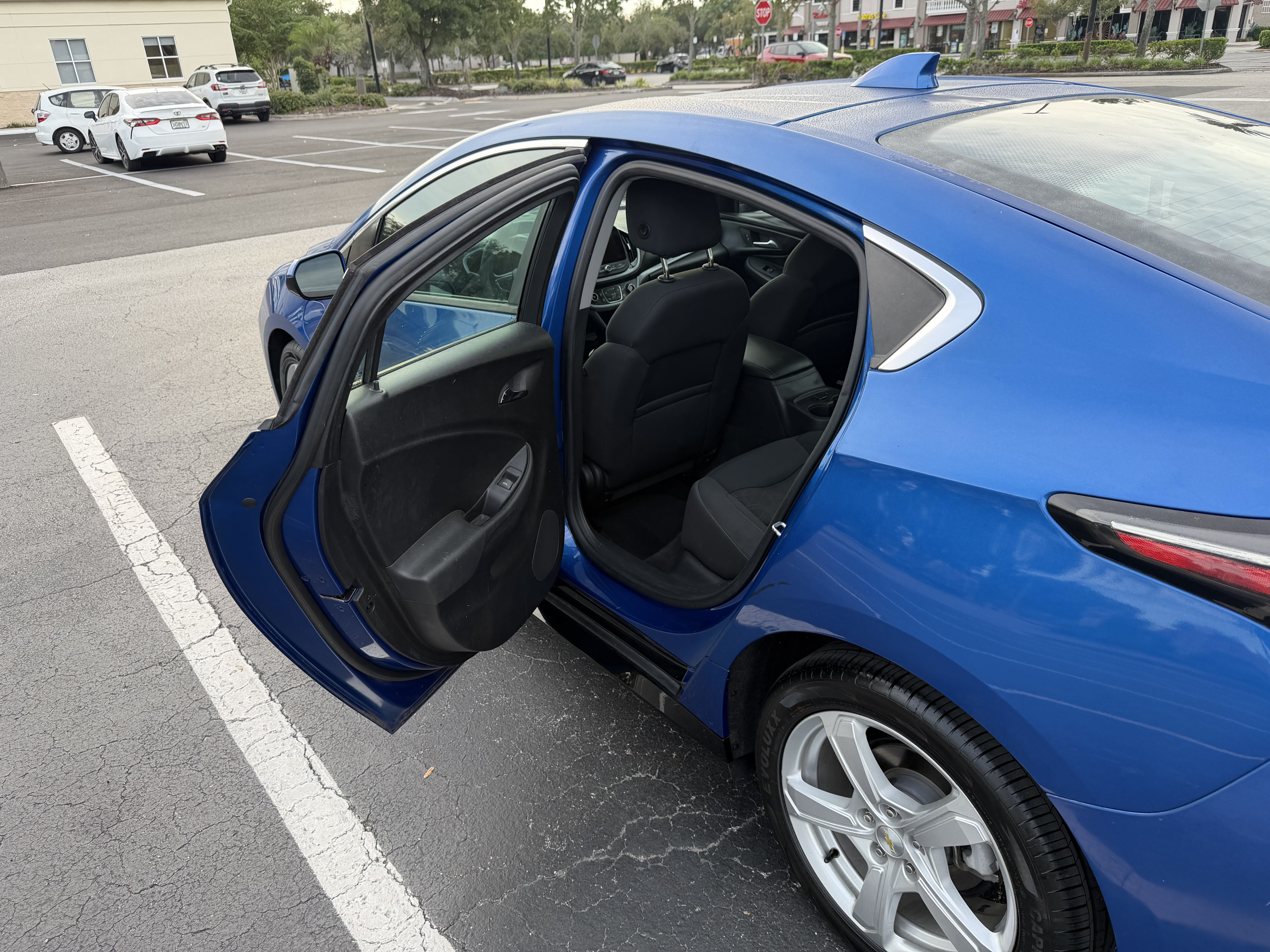 Used 2016 Chevrolet Volt LT FWD image 11