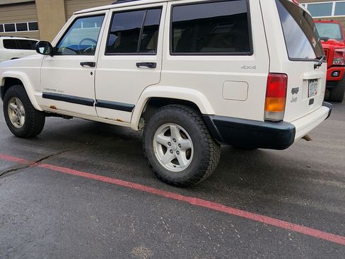 Used 1999 Jeep Cherokee Sport image 6