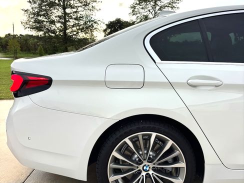 Used 2021 BMW 530i w/ Premium Package RWD image 9