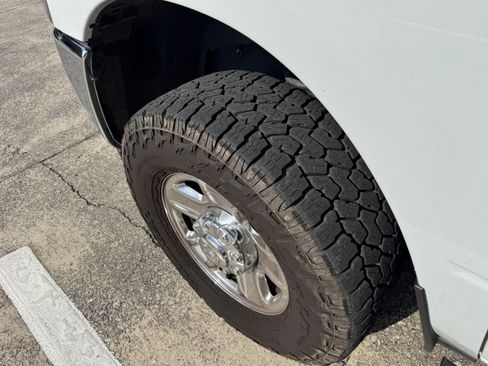 Used 2024 RAM 2500 Tradesman w/ Chrome Appearance Group image 12