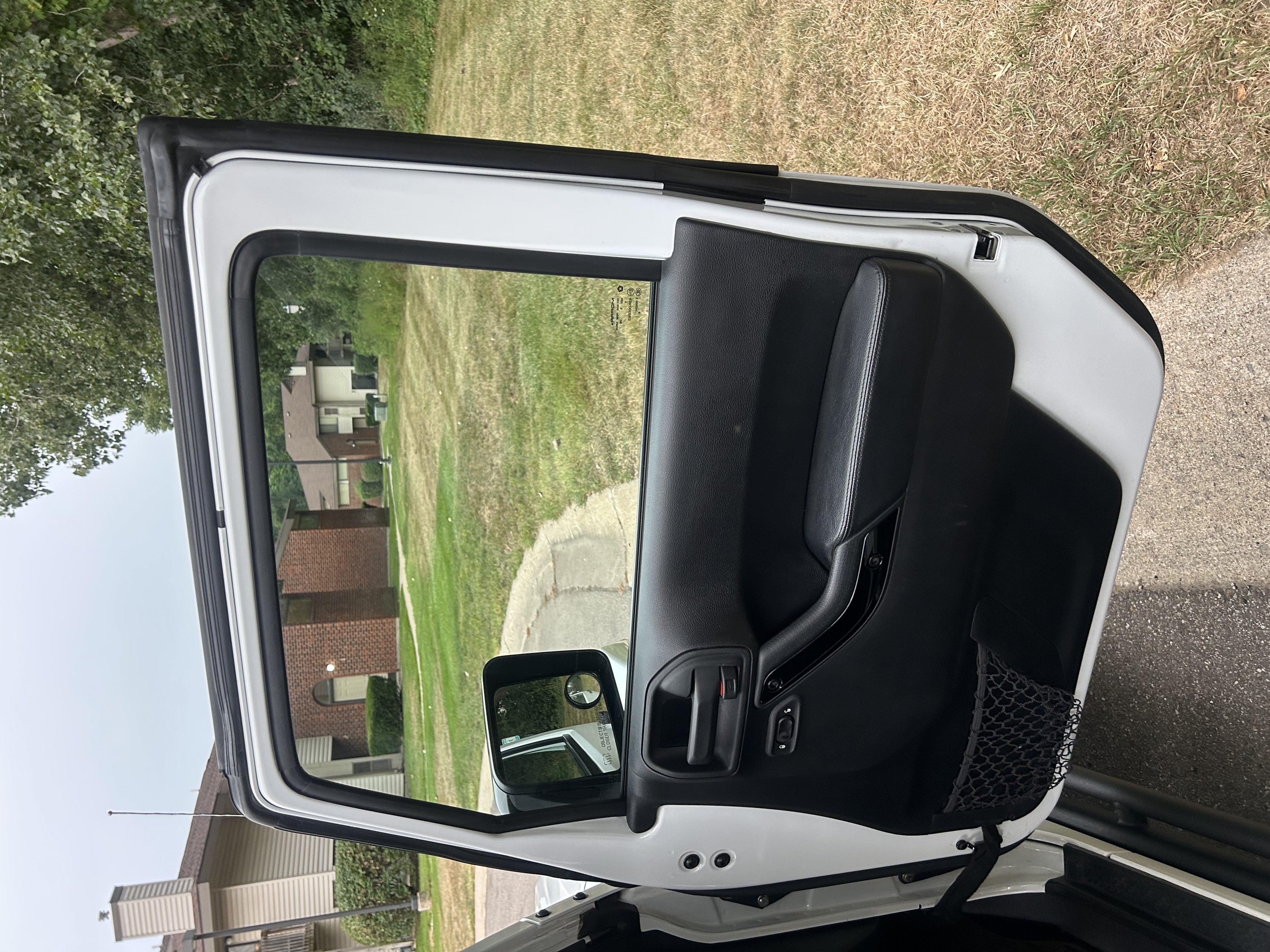 Used 2015 Jeep Wrangler Unlimited Sahara AWD/4WD image 17