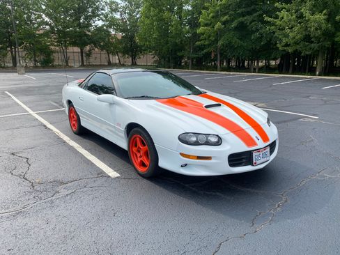 Used 2000 Chevrolet Camaro Z28 w/ SS Performance/Appearance Pkg image 11