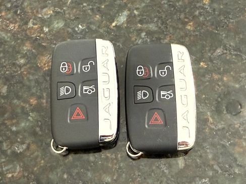 Used 2017 Jaguar XE Premium image 29