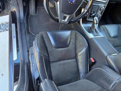 Used 2015 Volvo V60 T6 R-Design Platinum image 17