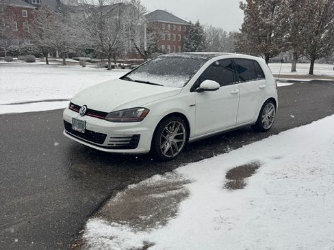 Used 2015 Volkswagen GTI SE image 12