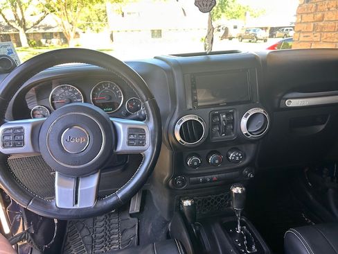 Used 2012 Jeep Wrangler Unlimited Sport AWD/4WD image 15