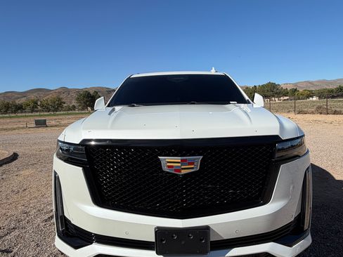 Used 2023 Cadillac Escalade ESV Sport Platinum image 11