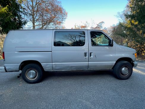 Used 2002 Ford E-350 and Econoline 350 Van image 8