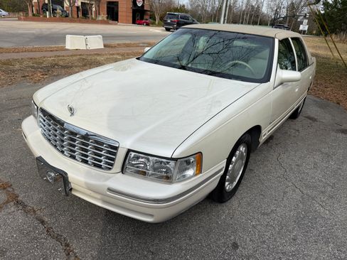 Used 1998 Cadillac De Ville Sedan image 10