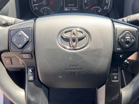 Used 2021 Toyota Tacoma SR AWD/4WD image 12