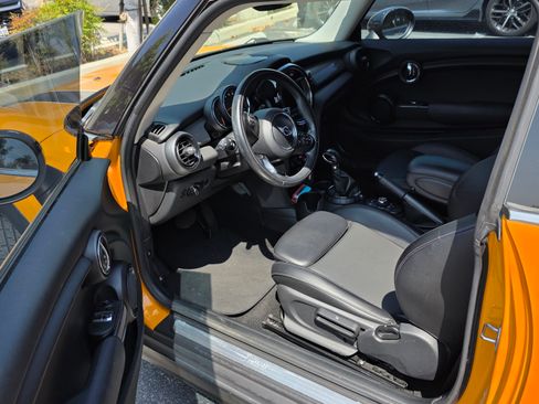 Used 2016 MINI Cooper 2-Door Hardtop image 13