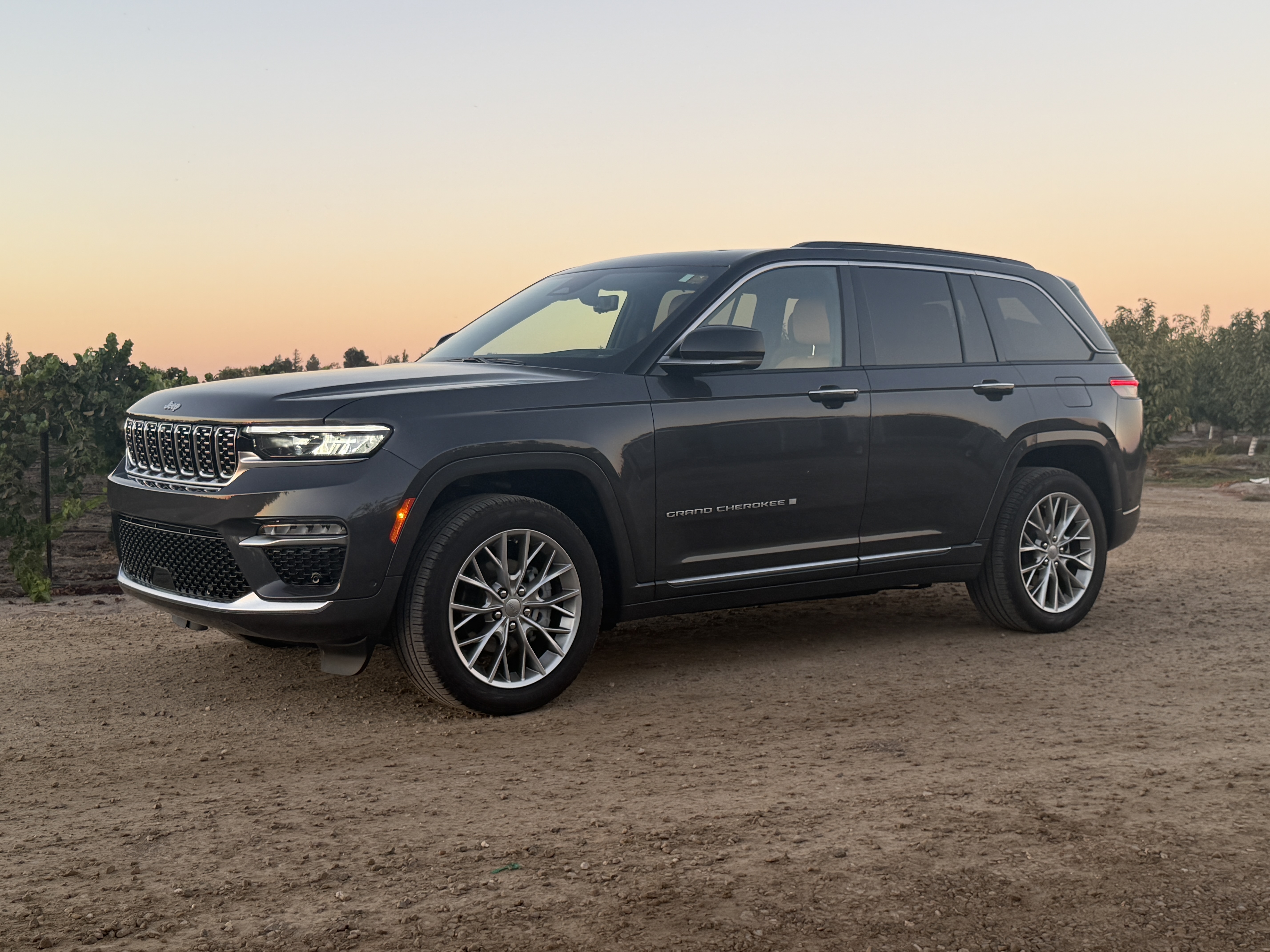 Used 2024 Jeep Grand Cherokee Summit w/ Adv Protech Group IV AWD/4WD image 5