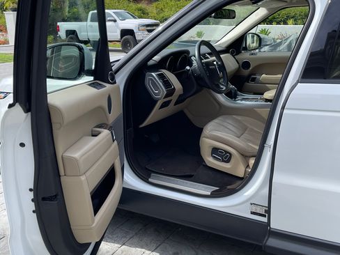 Used 2014 Land Rover Range Rover Sport HSE AWD/4WD image 11