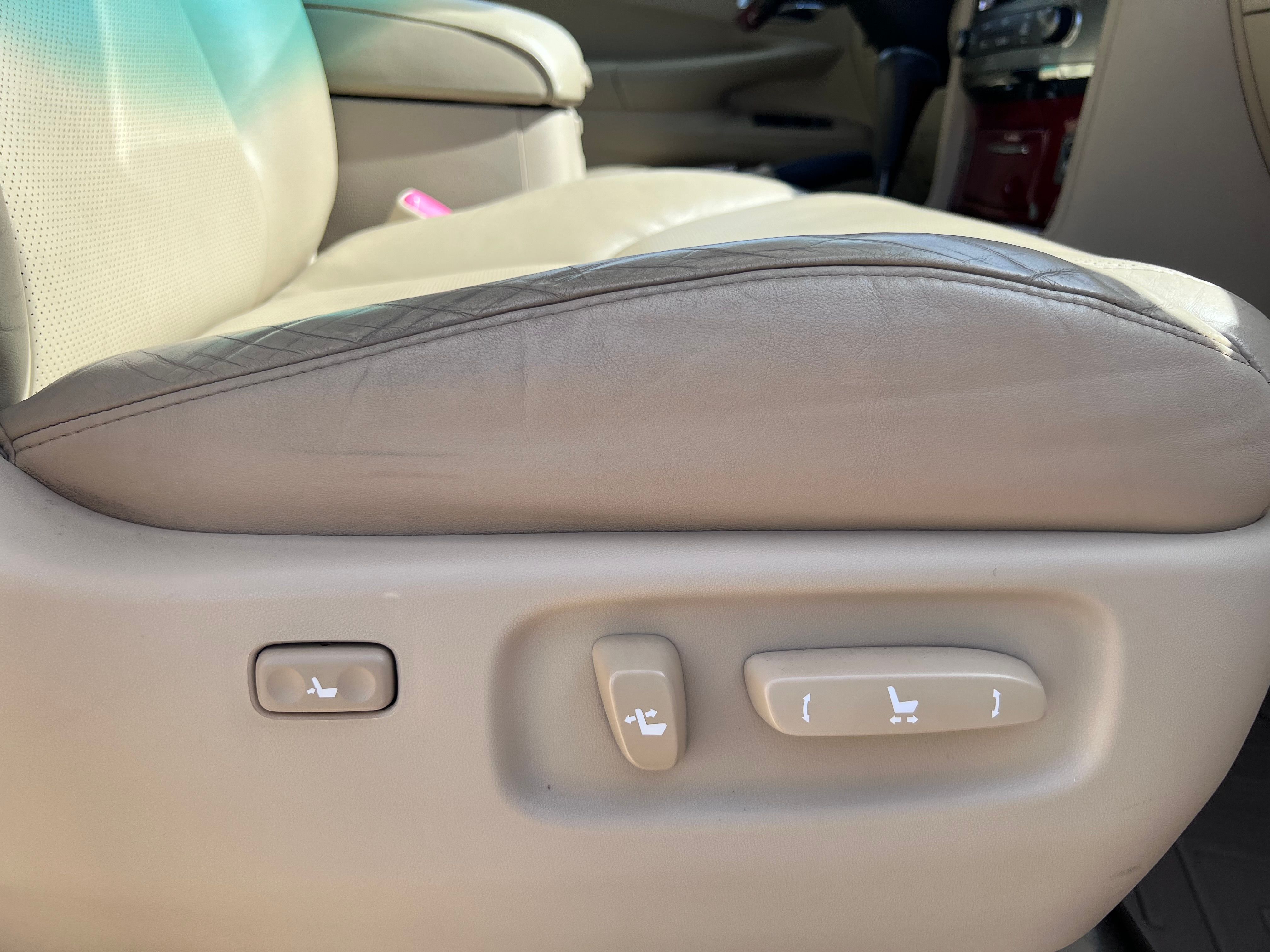 Used 2010 Lexus LX 570 4WD image 31