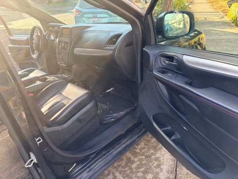 Used 2018 Dodge Grand Caravan GT image 16