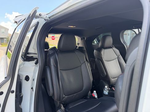Used 2025 Toyota Sienna XSE w/ XSE Plus Package FWD image 16
