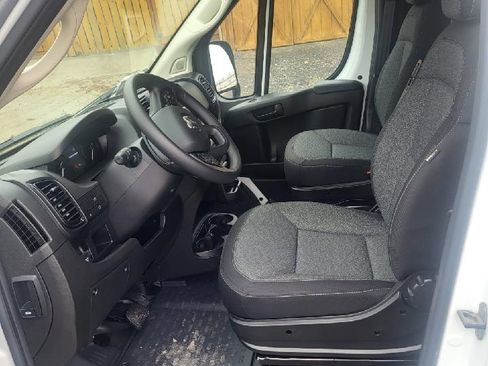 Used 2024 RAM ProMaster 2500 w/ Convenience Group image 6