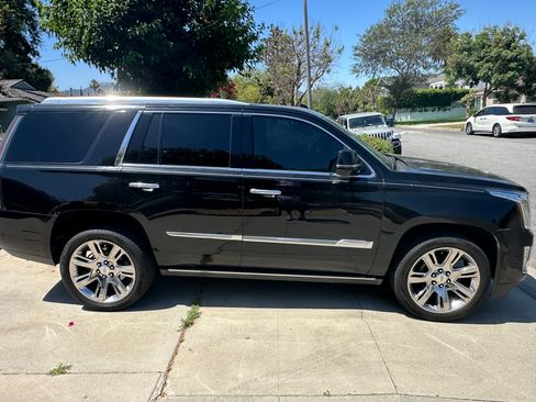 Used 2017 Cadillac Escalade Premium Luxury RWD image 17