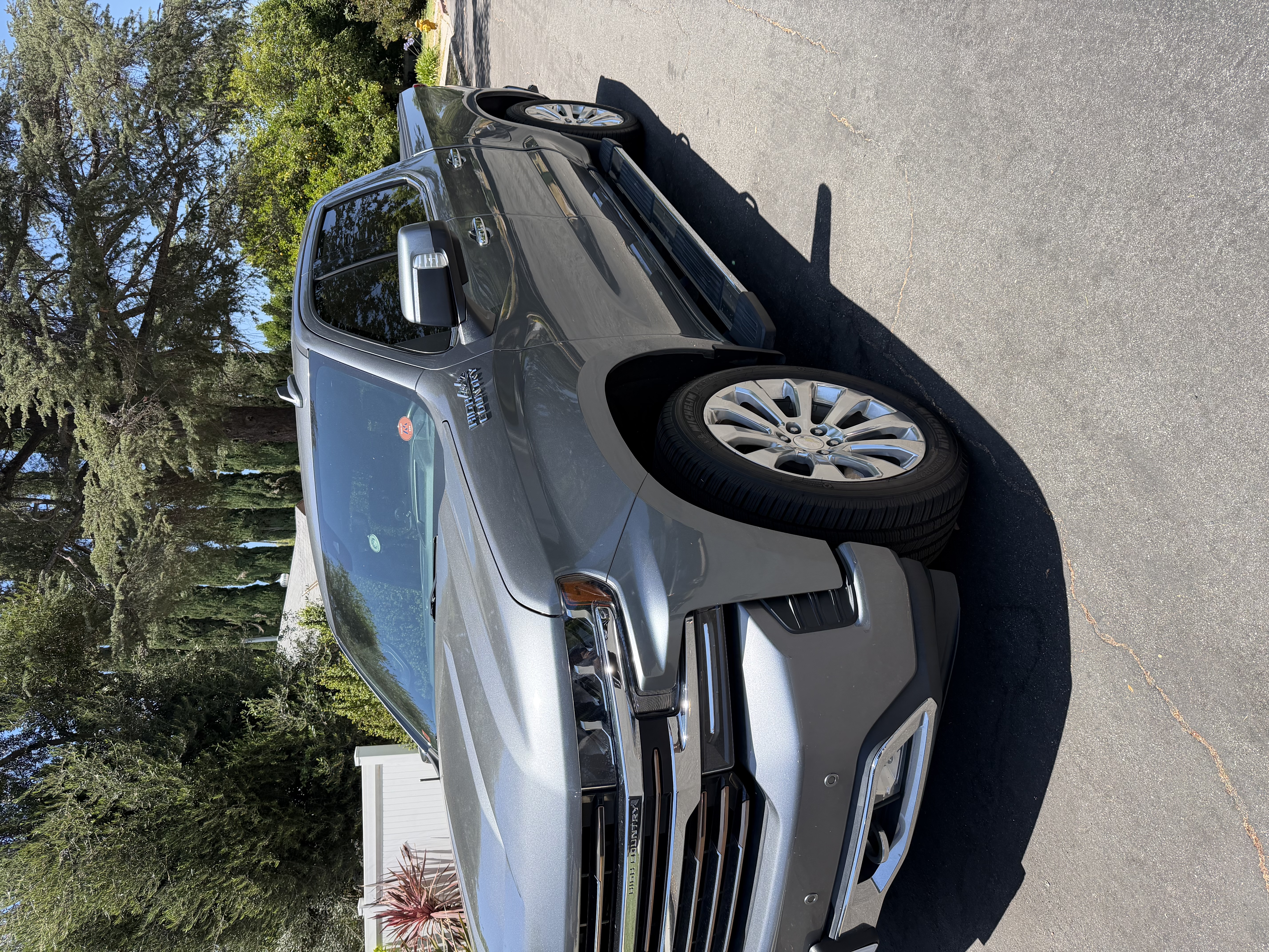 Used 2020 Chevrolet Silverado 1500 High Country w/ Technology Package AWD/4WD image 11