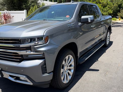 Used 2020 Chevrolet Silverado 1500 High Country w/ Technology Package AWD/4WD image 11