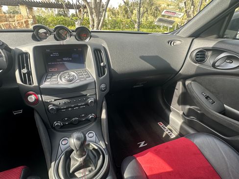 Used 2018 Nissan 370Z NISMO image 9
