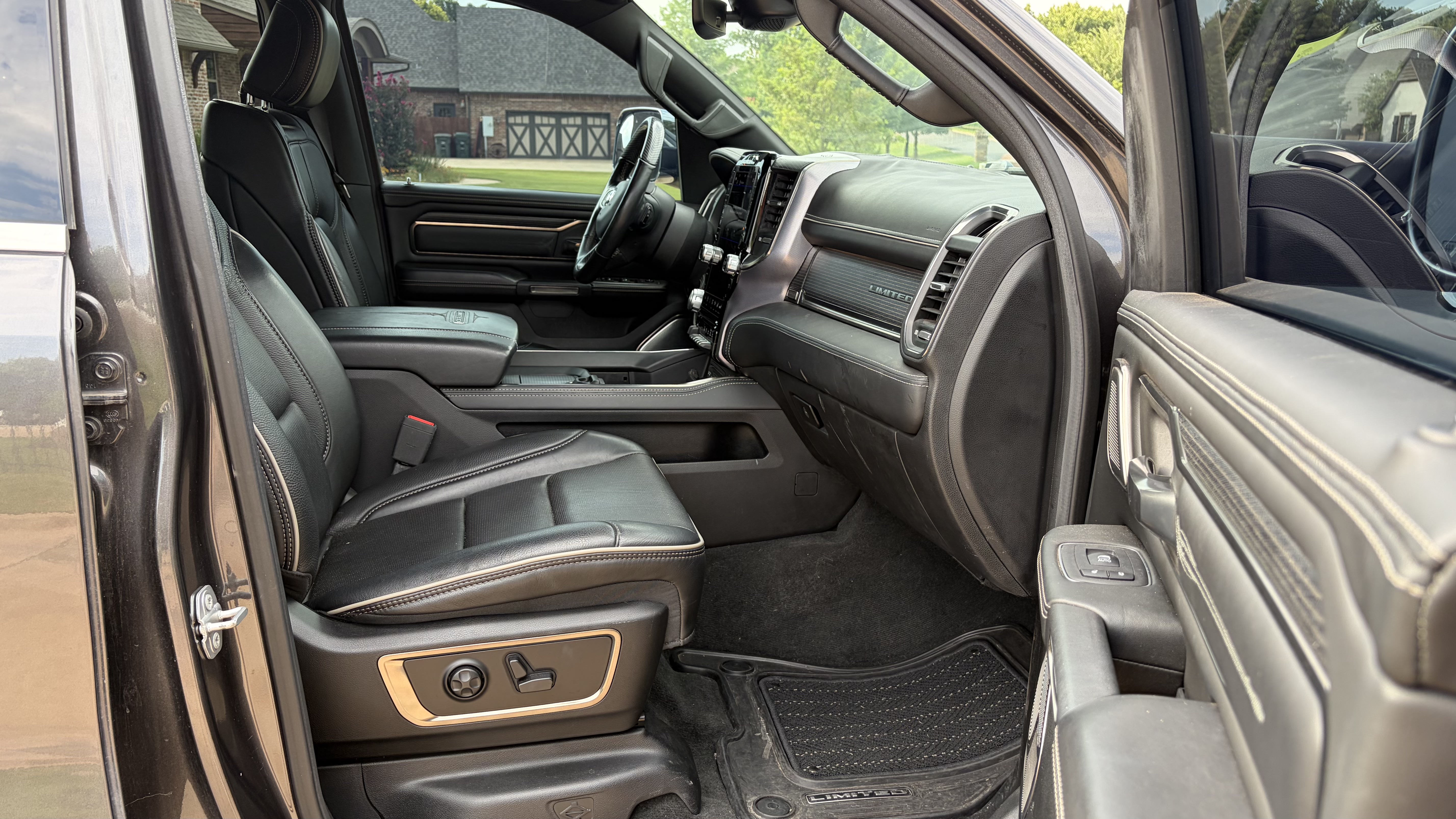 Used 2019 RAM 1500 Limited AWD/4WD image 12