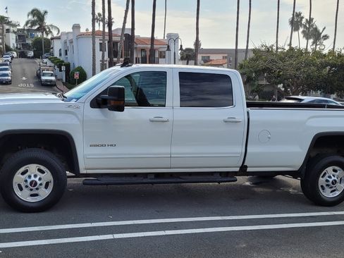Used 2019 GMC Sierra 2500 SLE image 1