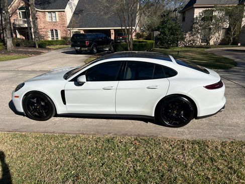 Used 2018 Porsche Panamera image 1