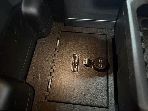 Used 2021 RAM 3500 Big Horn w/ Level B Equipment Group AWD/4WD image 9