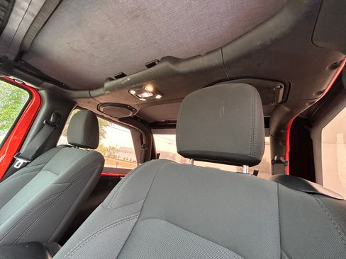 Used 2019 Jeep Wrangler Sport image 11