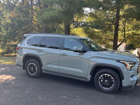 Used 2024 Toyota Sequoia SR5 w/ TRD Off-Road Package AWD/4WD image 5